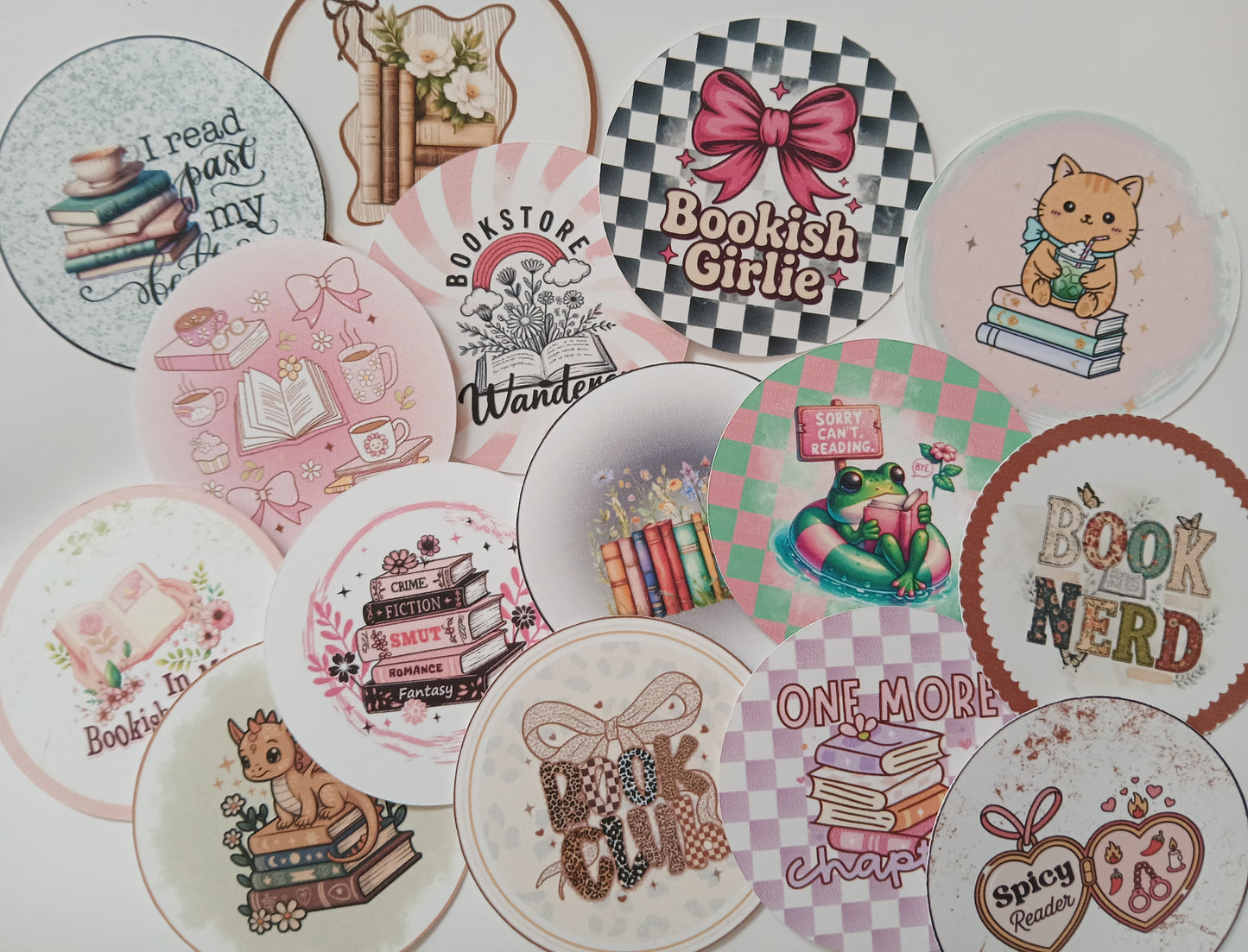 15pc Bookish theme circle cardstock cut-outs