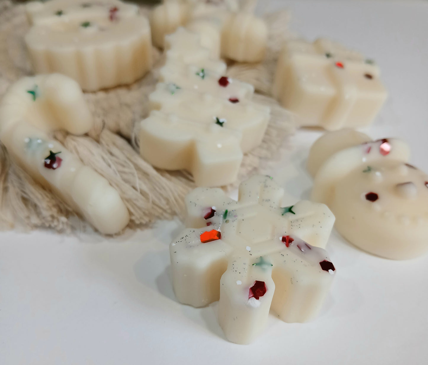 Christmas Theme Shaped Wax Melts - Scents sent at random.