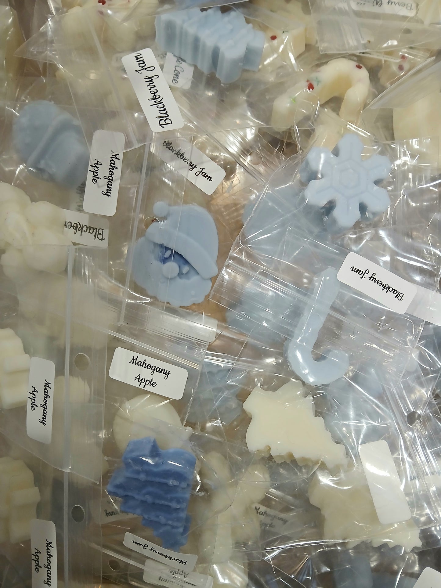 Christmas Theme Shaped Wax Melts - Scents sent at random.